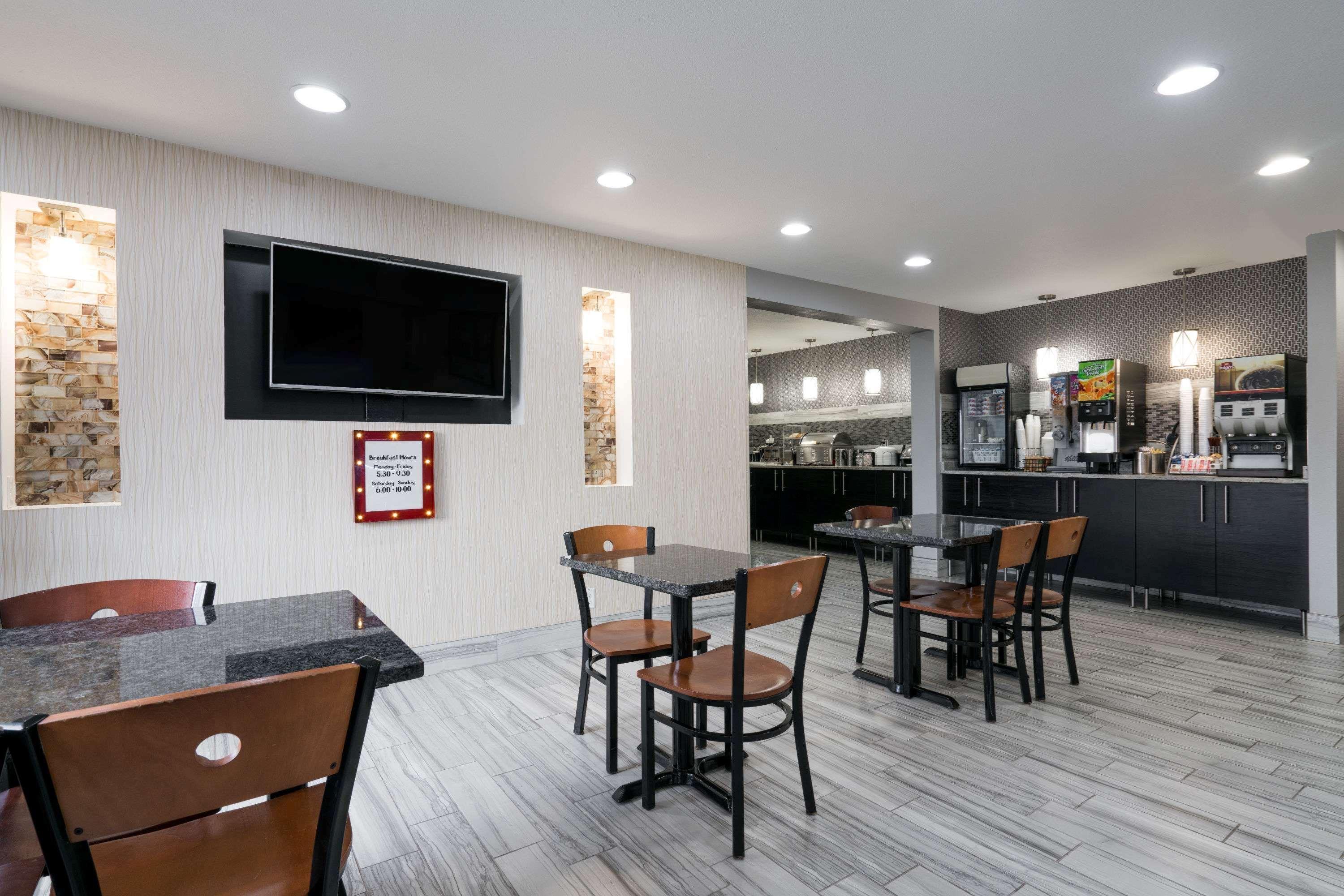 Super 8 By Wyndham Rochester Mayo Clinic Area Exterior foto